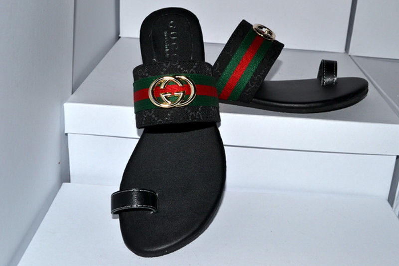Gucci Slippers Woman--135